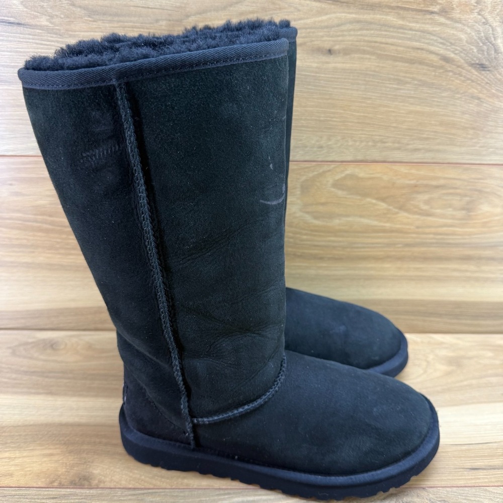 UGG‎ Classic Tall Youth Big Girls Boots 5 Black Suede Shearling Lined Fur 5245